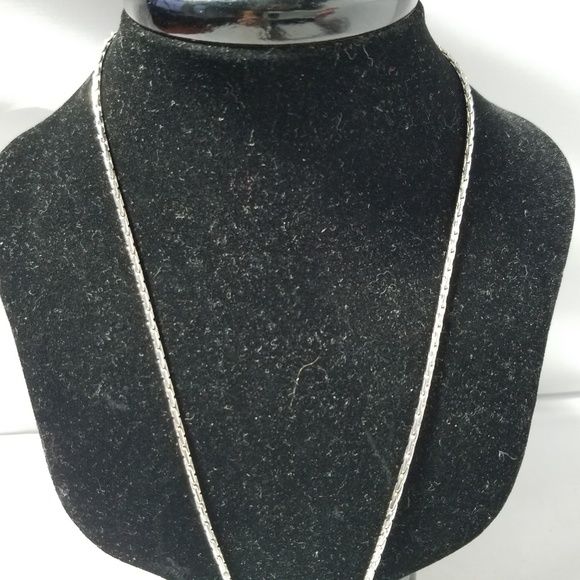 18k White Gold Chain W/ Flower Rhinestone Pendant - Picture 2 of 8